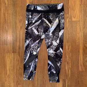 Lululemon Athletica Zip Pockets with Mesh Panel